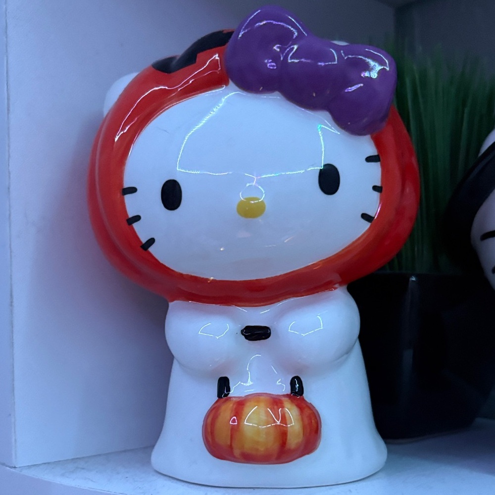 Hello Kitty Halloween Figurine